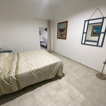 La Torretta Del Surfista Vila Taranto Exterior foto