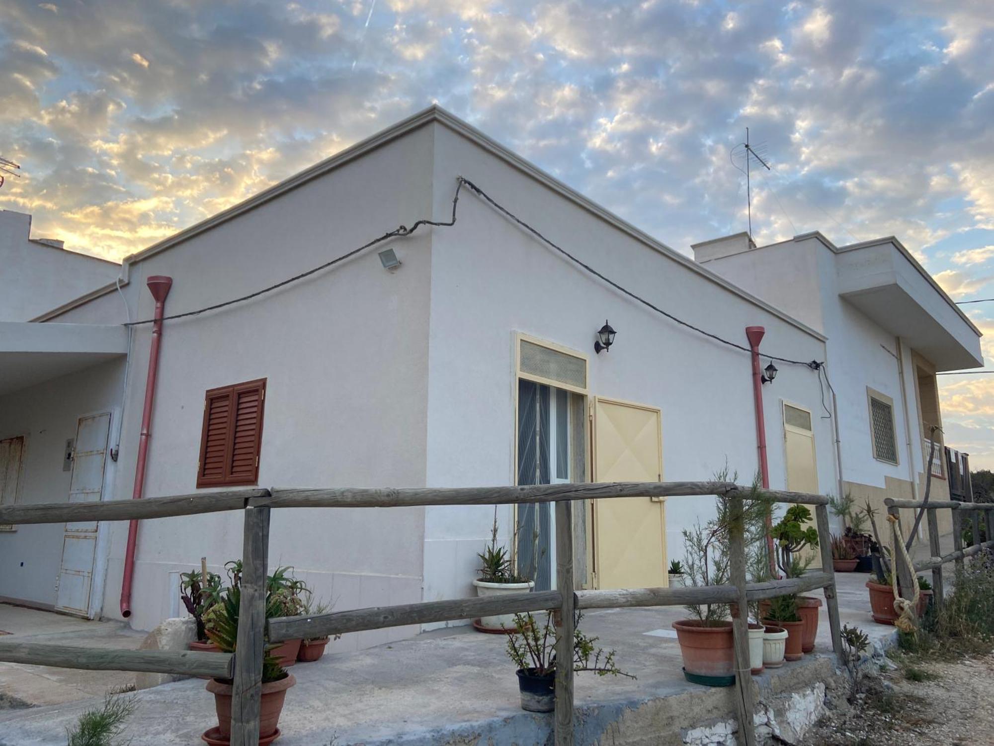 La Torretta Del Surfista Vila Taranto Exterior foto